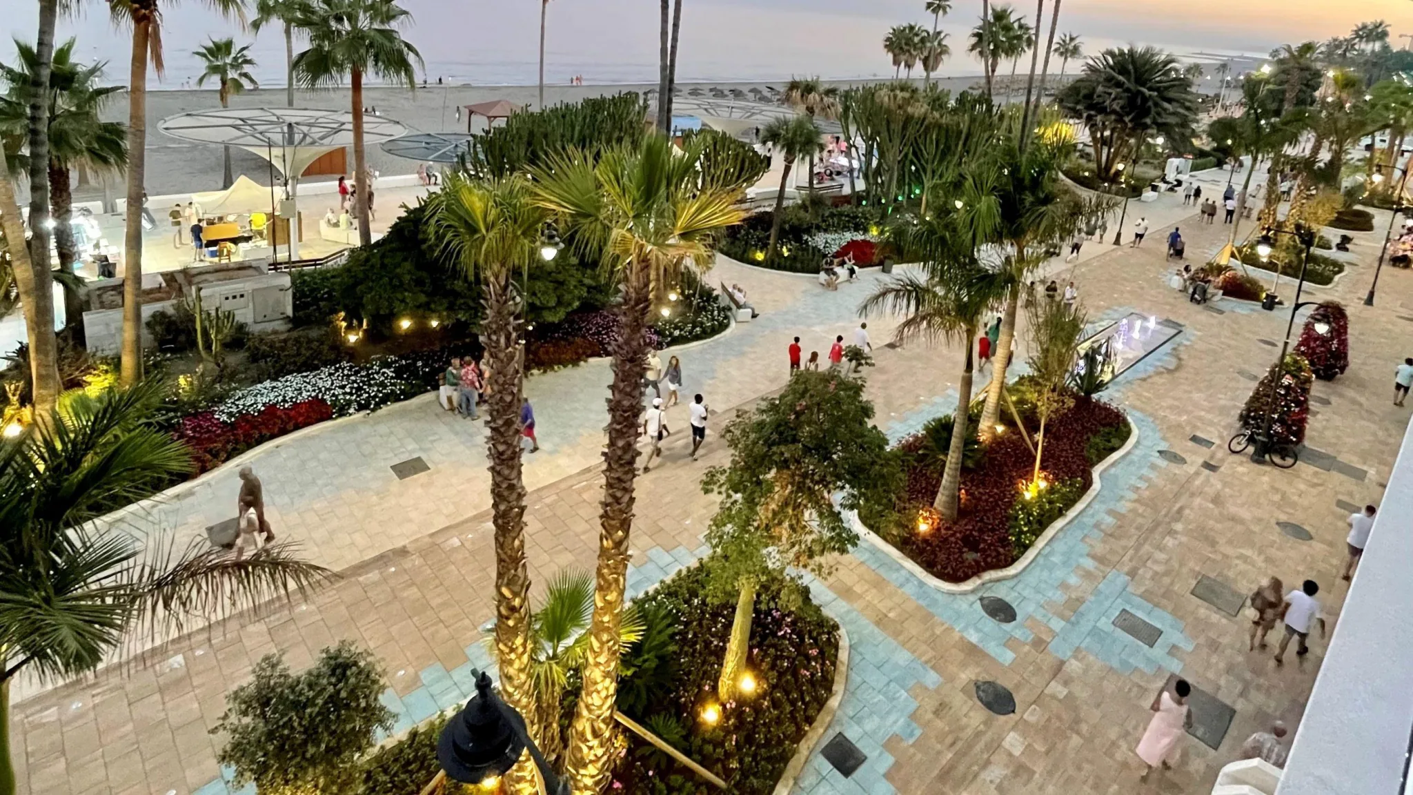 Strand en boulevard van Estepona, Costa del Sol